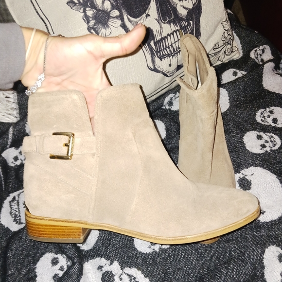 Michael Kors Buck suede tan ankle boots size 9.5 excellent condition - Picture 1 of 9
